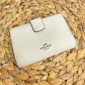 Coach Medium Corner Zip Wallet Gold / Chalk Crossgrain Leather accessory